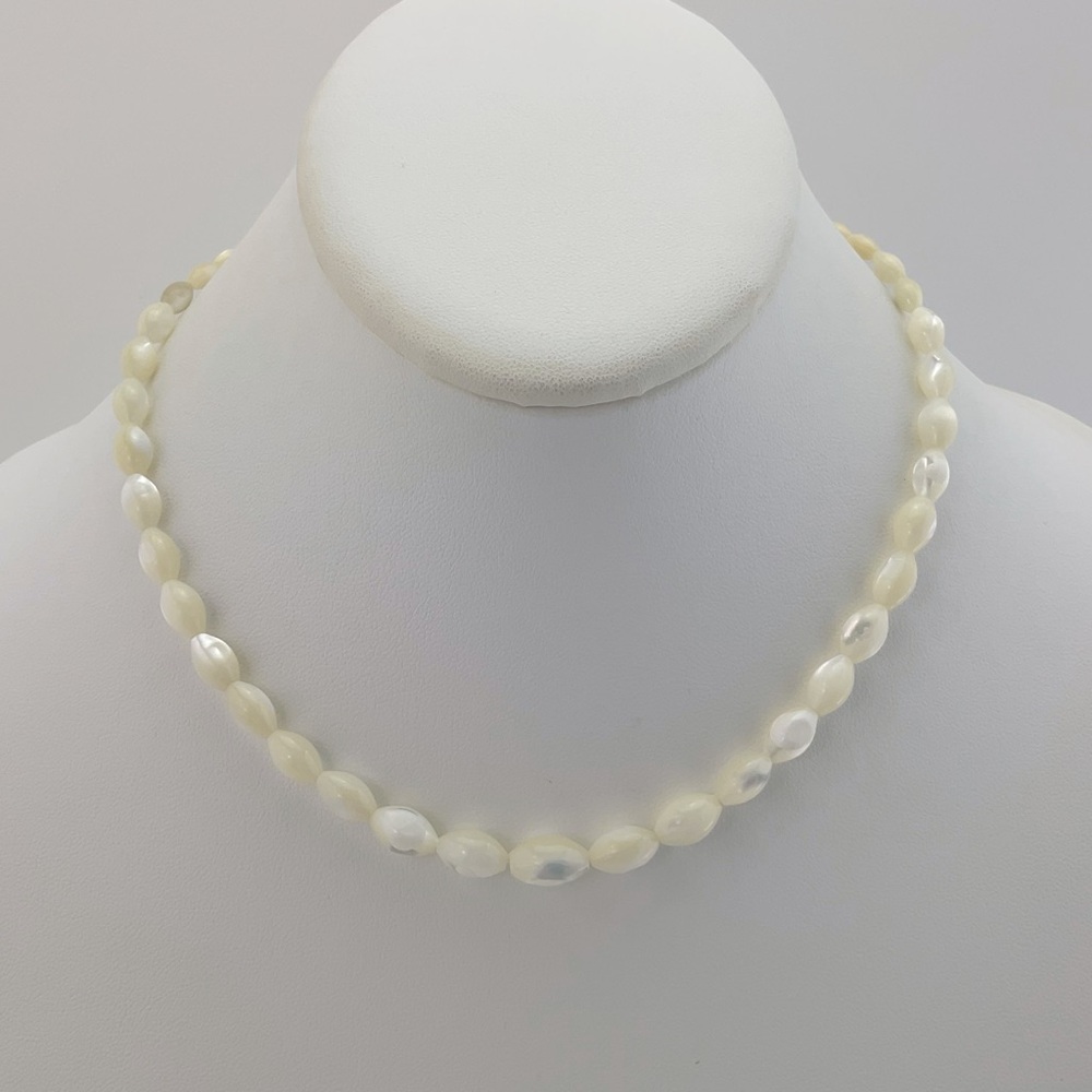 Mother of Pearl Choker Necklace, Handmade, Graduated Oval Beads, 16" Long - Picture 3 of 12